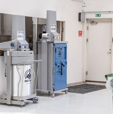 EXP200-Compattatore-Elettrico-per-Rifiuti-Misti (4)